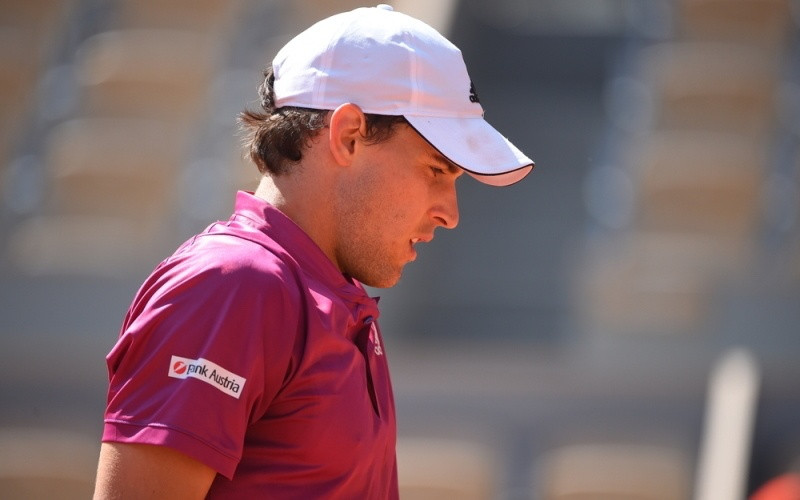 Dominic Thiem vẫn chưa lấy lại được phong độ sau khi liên tục phải đối mặt với chấn thương. (Ảnh: Roland Garros)
