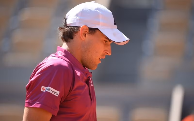 Dominic Thiem vẫn chưa lấy lại được phong độ sau khi liên tục phải đối mặt với chấn thương. (Ảnh: Roland Garros)