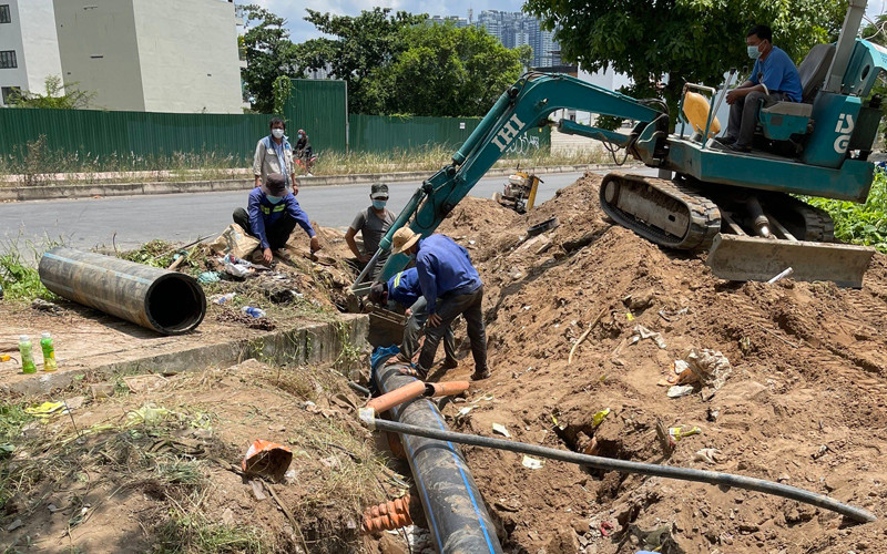 Thi công hệ thống cấp nước sạch trên địa bàn TP Hồ Chí Minh.
