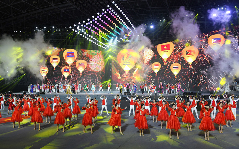 Màn trình diễn tại Lễ bế mạc SEA Games 31. (Ảnh: THÀNH ĐẠT)