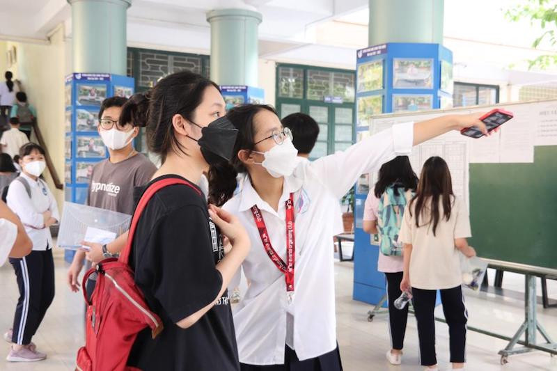 Tại kỳ thi vào lớp 10 năm học 2022-2023 Trường THCS và THPT Nguyễn Tất Thành. Ảnh: NTTHNUE