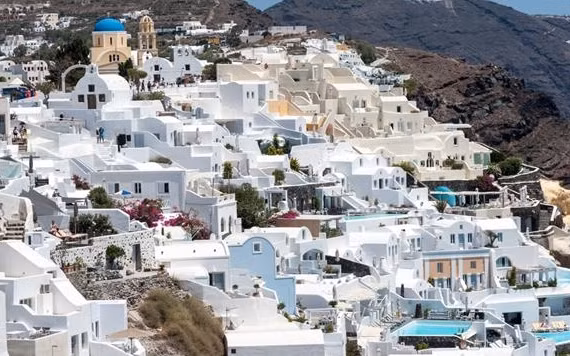 Trong khi sơn trắng truyền thống thường phản xạ khoảng 85% bức xạ mặt trời, loại sơn "siêu trắng" mới có thể phản xạ tới 98%.