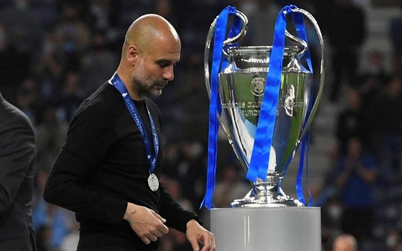 Đã 10 năm trôi qua và Pep Guardiola vẫn lỗi hẹn với chiếc cúp bạc Champions League cùng Man City. (Ảnh: Getty Images)