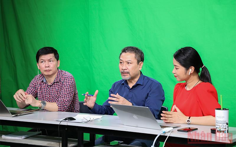 Các chuyên gia thảo luận về nghiệp vụ sư phạm trong dạy học trực tuyến ở tiểu học. 