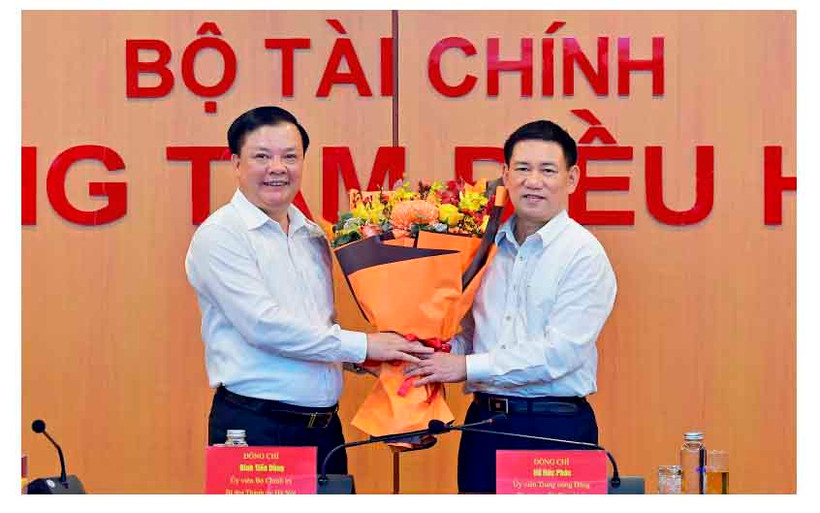 Đồng chí Đinh Tiến Dũng và đồng chí Hồ Đức Phớc.