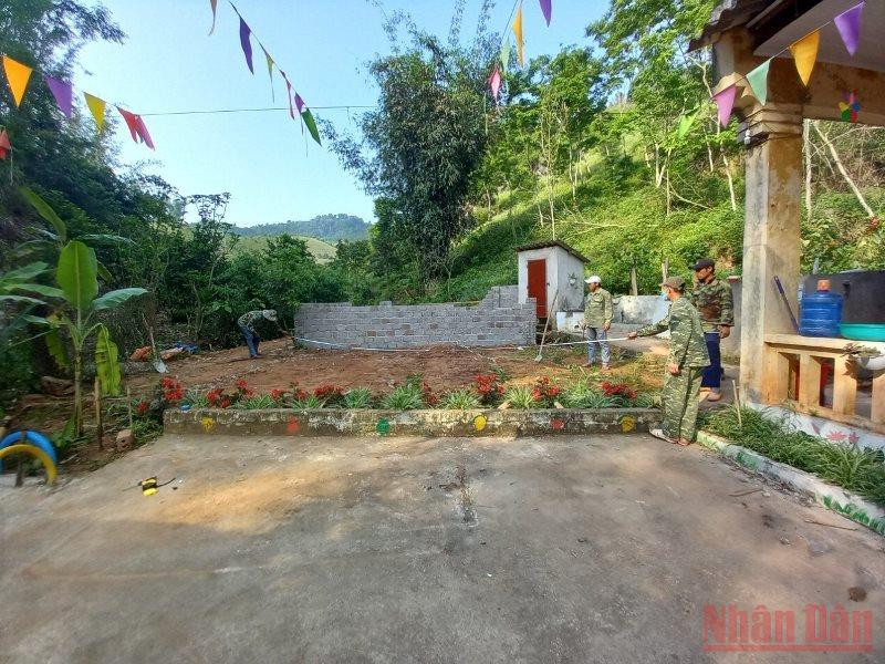 Các đơn vị đo diện tích, chuẩn bị xây dựng “Bếp ăn yêu thương” tại điểm bản A Má I, xã Lóng Sập.