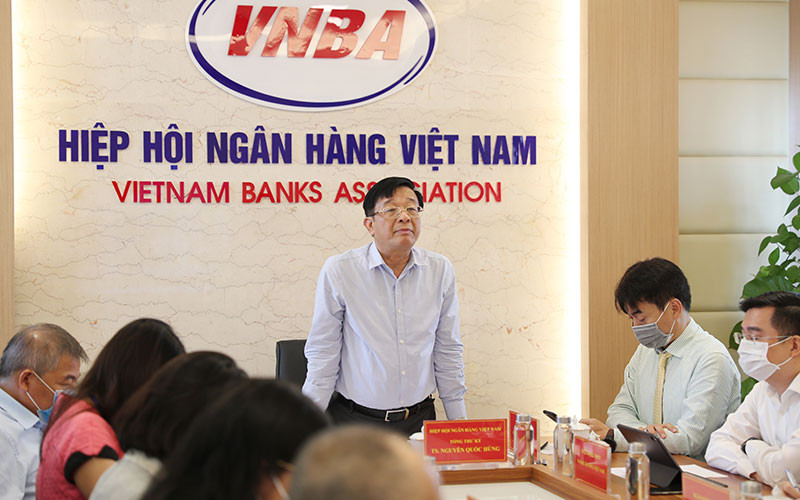 Hiệp hội Ngân hàng họp với các thành viên về việc giảm lãi suất.