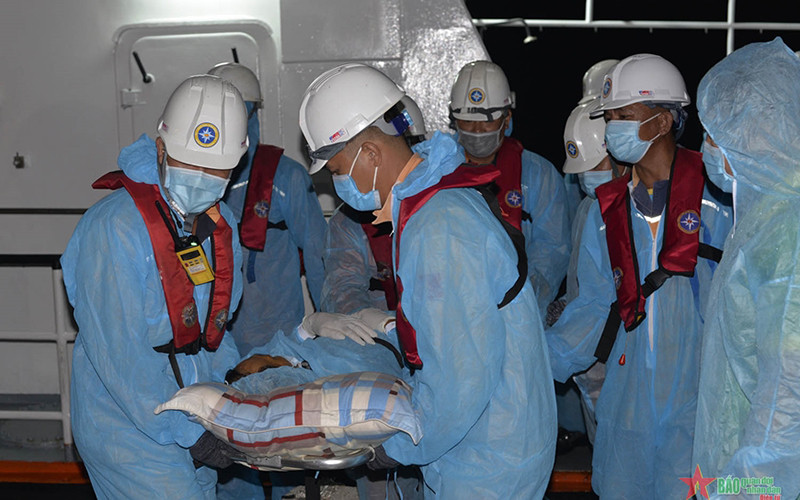 Thuyền viên được cứu kịp thời, đưa về bờ an toàn.