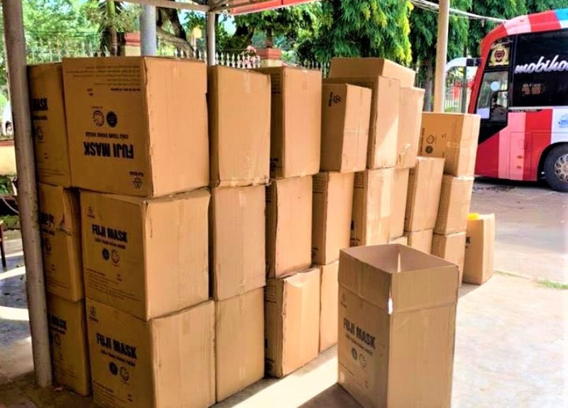 Công an thị xã Buôn Hồ đã ra quyết định tạm giữ toàn bộ số khẩu trang trên để xác minh, làm rõ.