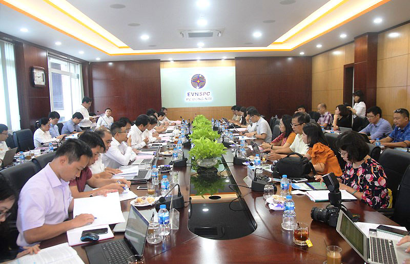 Đoàn kiểm tra làm việc tại PC Đồng Nai.