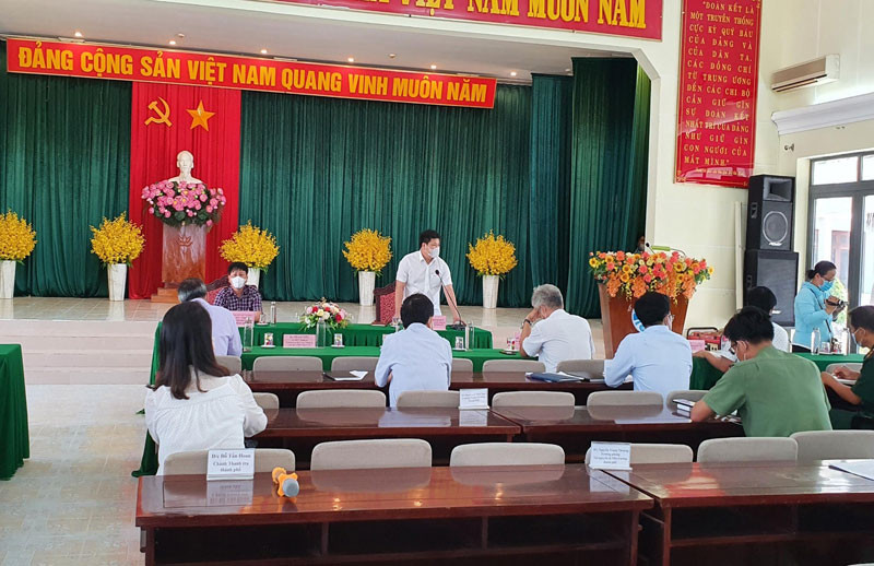 Ủy ban nhân dân thành phố Tuy Hòa họp khẩn bàn biện pháp chống dịch trên địa bàn.