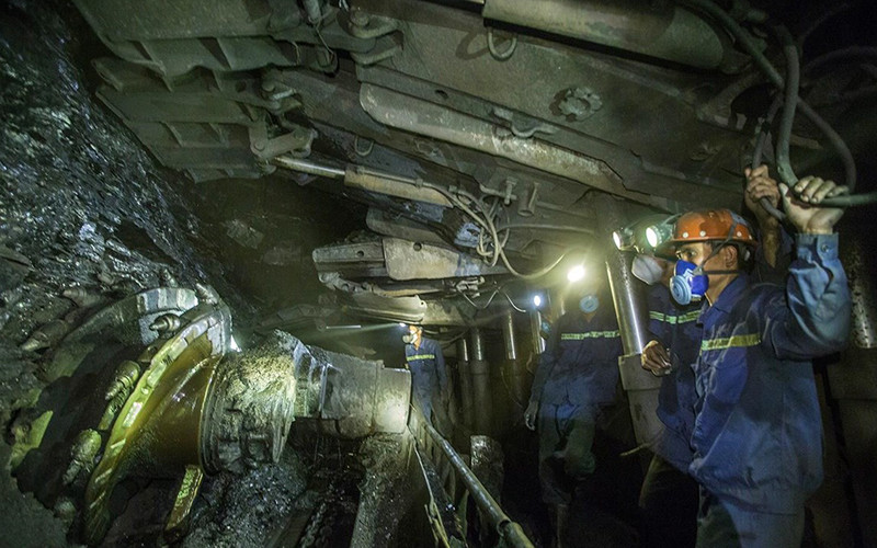 Kể từ 1-1-2021, người lao động làm việc trong môi trường độc hại có thể nghỉ hưu sớm, nhưng không quá 5 năm so với quy định về tuổi nghỉ hưu. Ảnh: TTXVN