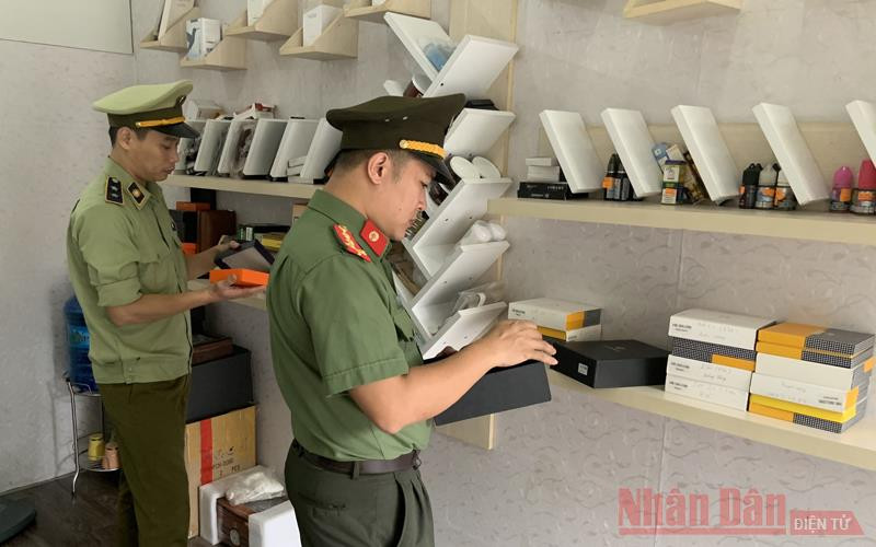 Lực lượng quản lý thị trường tích cực kiểm tra, xử lý vi phạm trên nền tảng thương mại điện tử.