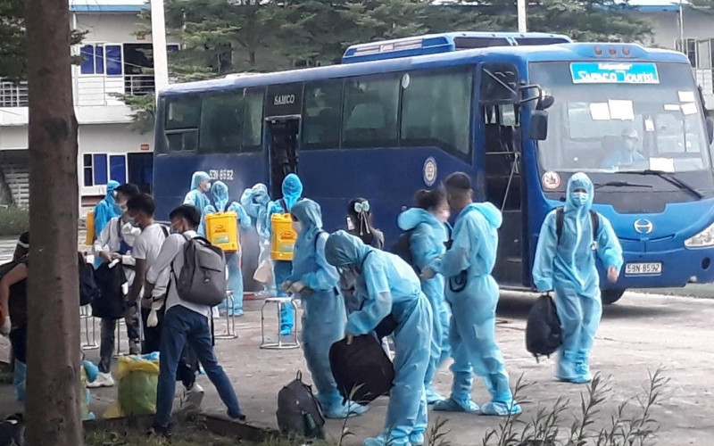 Công dân Việt Nam trở về từ Thái Lan tại khu cách ly tập trung Trường cao đẳng Cảnh sát nhân dân II.