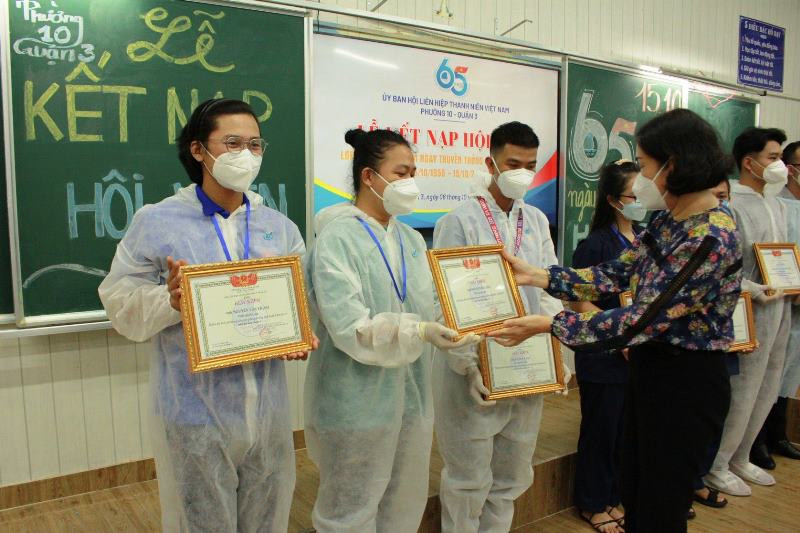 Kết nạp hội viên mới tại Hội LHTN phường 10, quận 3.