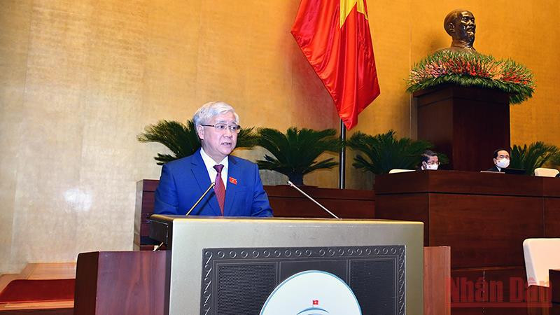 Chủ tịch Ủy ban Trung ương Mặt trận Tổ quốc Việt Nam Đỗ Văn Chiến trình bày báo cáo. Ảnh: Duy Linh - Thủy Nguyên