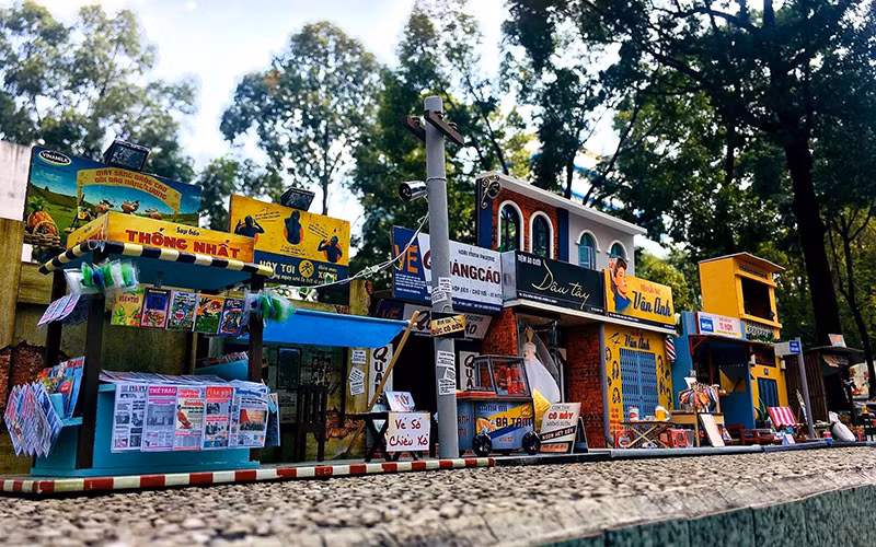 Góc trưng bày các sản phẩm mô hình tí hon với chủ đề "Ký ức Sài Gòn".