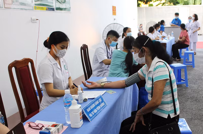 Tỉnh Thái Nguyên phấn đấu, hết quý I năm nay sẽ cơ bản hoàn thành bao phủ vaccine mũi ba cho những người đủ điều kiện.