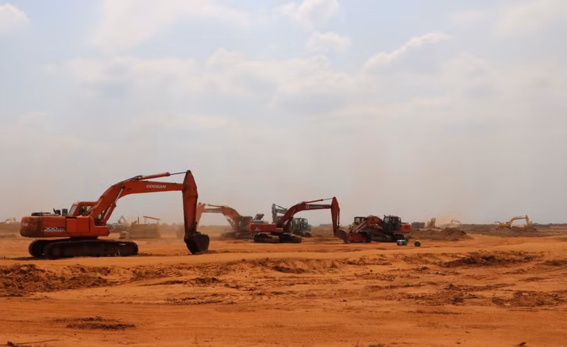 Thi công hạng mục san nền sân bay Long Thành.
