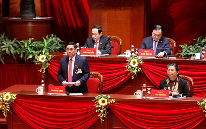 Đồng chí Phạm Minh Chính, Ủy viên Bộ Chính trị, Bí thư Trung ương Đảng, Trưởng Ban Tổ chức Trung ương thay mặt Đoàn Chủ tịch điều hành phiên tham luận.