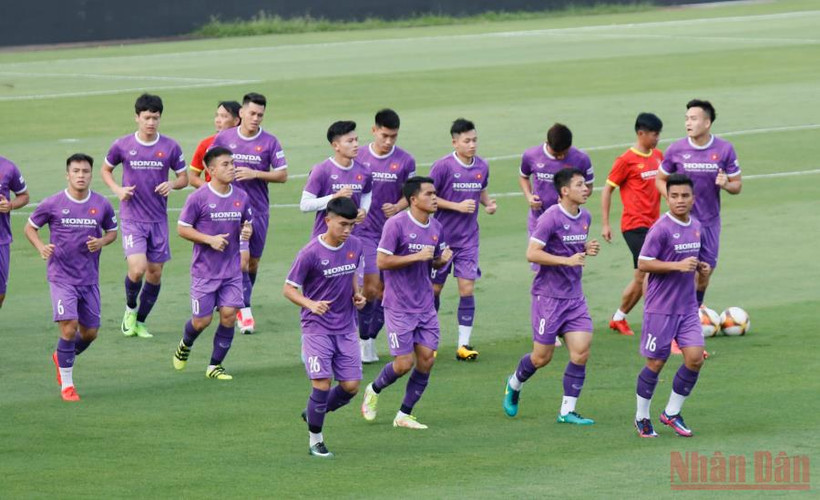 Đội tuyển U23 Việt Nam luyện tập làm quen sân vận động Việt Trì.