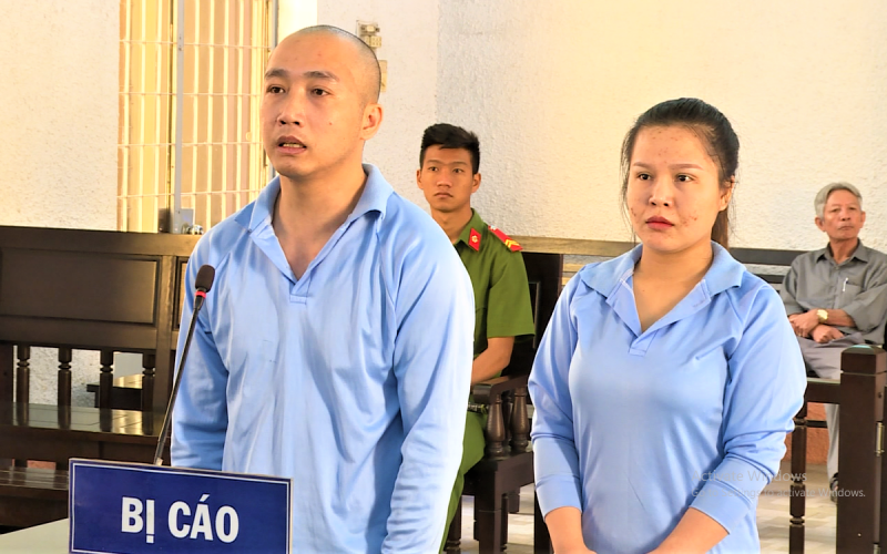 Hai bị cáo Trương Công Tấn và Tống Thị Hồng Hạnh tại phiên tòa.