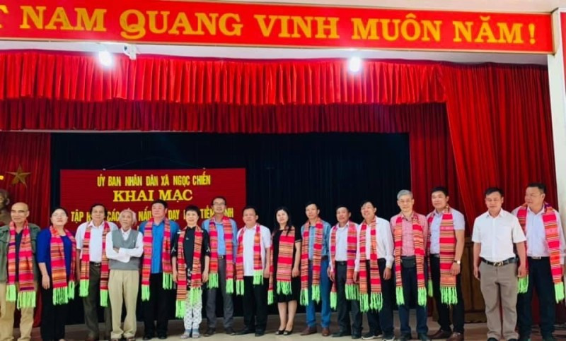 Khai mạc các lớp tập huấn nấu ăn, tập huấn nhóm văn nghệ, tập huấn tiếng anh tại UBND xã Ngọc Chiến.