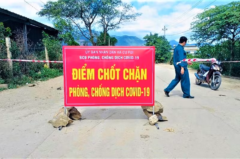 Một chốt chặn phòng, chống dịch Covid-19 trên địa bàn xã Cư Pui, huyện Krông Bông.