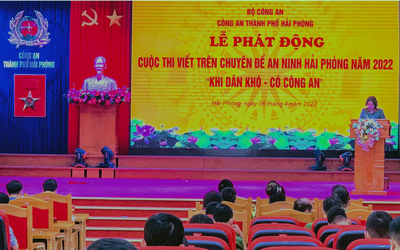 Phát động cuộc thi viết “khi dân khó-có công an”.