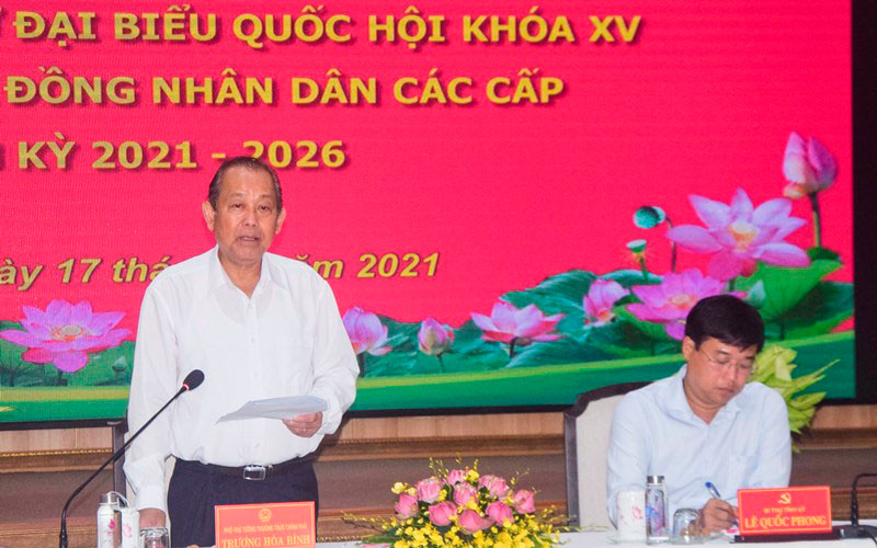 Phó Thủ tướng Trương Hòa Bình, Phó Chủ tịch Hội đồng Bầu cử quốc gia phát biểu tại buổi làm việc.