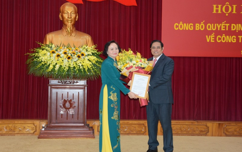 Trao quyết định của Bộ Chính trị phân công đồng chí Phạm Thị Thanh Trà giữ chức Phó Trưởng Ban Tổ chức T.Ư.