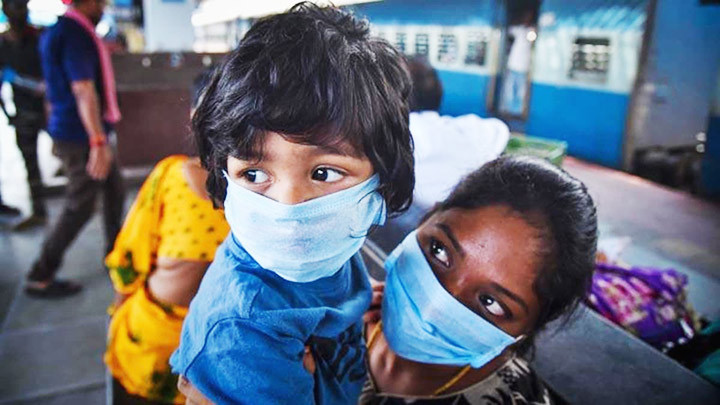 Trẻ em là nhóm đối tượng dễ bị tổn thương trong đại dịch. Ảnh: INDIA TODAY
