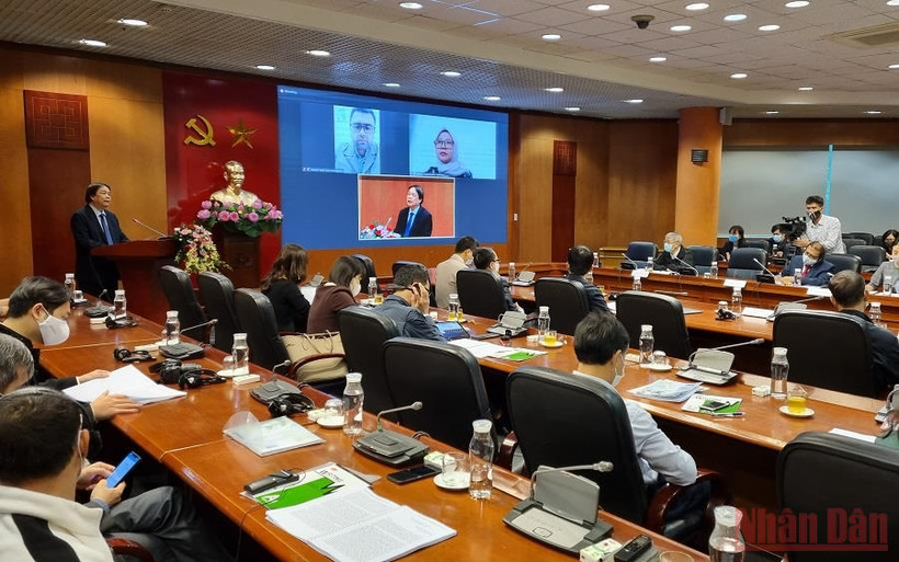 Hội thảo khoa học: “Phục hồi và thích ứng xã hội trong trạng thái bình thường mới của dịch Covid- 19”. (Ảnh: NINH CƠ)