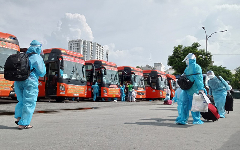 Vận chuyển miễn phí người dân về quê do FUTA Group tổ chức tại Bến xe Miền Đông.