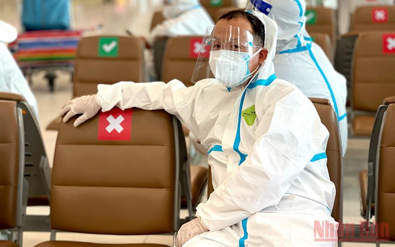 Du khách tại khu vực chờ của sân bay quốc tế Suvarnabhumi, Bangkok, Thái Lan. (Ảnh: Tuấn Anh)