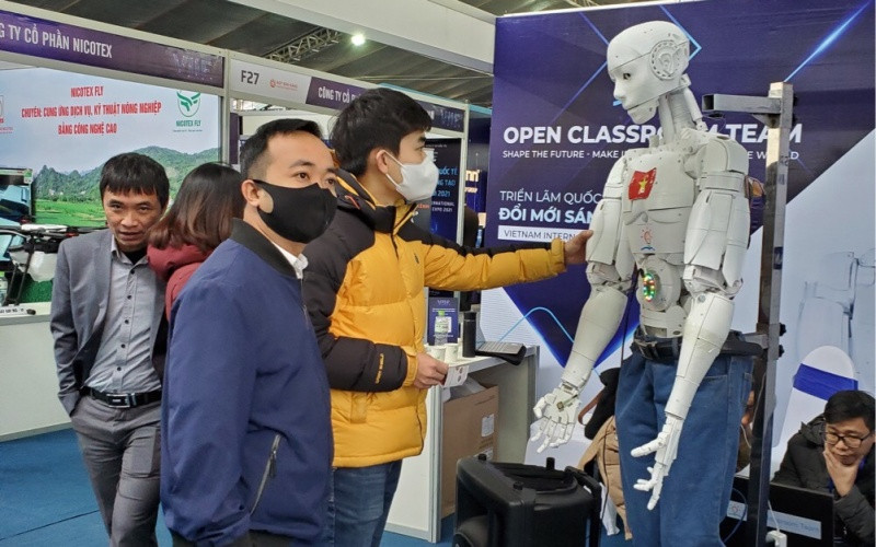 Gian hàng trưng bày sản phẩm công nghệ.