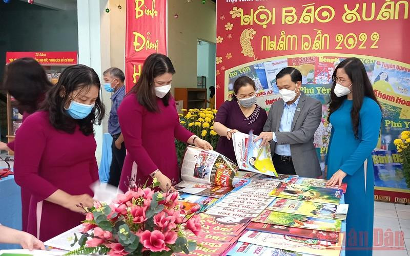 Hội Báo Xuân Nhâm Dần Phú Yên 2022 giới thiệu đến bạn đọc, nhân dân chặng đường phát triển, đi lên của tỉnh trong năm qua.