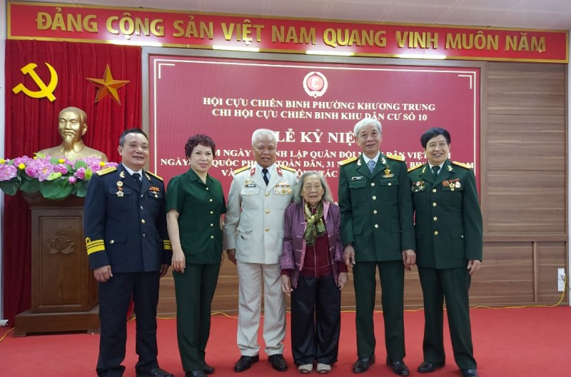 Bà Nguyễn Thị Thìn họp hội cựu chiến binh.