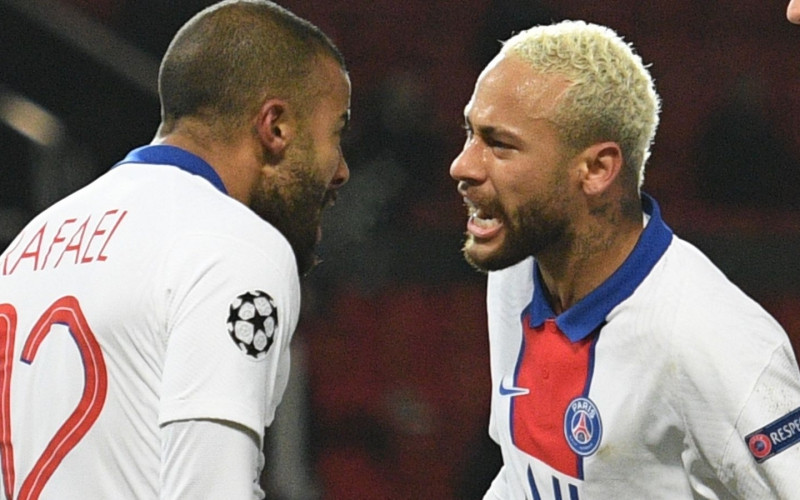 Neymar (phải, PSG) và đồng đội mừng trận thắng 3-1.