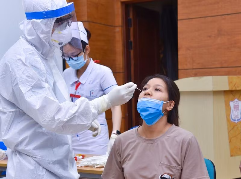 Trường đại học Y Hà Nội tập huấn cho sinh viên lấy mẫu xét nghiệm Covid-19