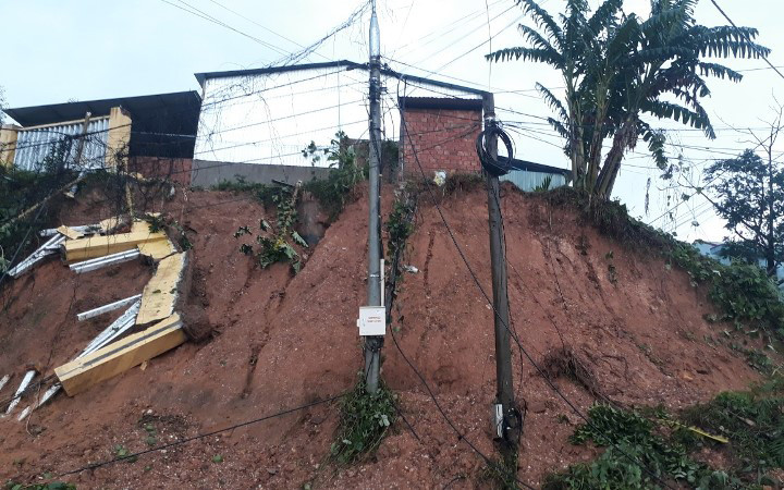 Hiện trường một vụ sạt lở đất khác tại khu vực xã Trà Mai, huyện Nam Trà My chiều 28-10 (Ảnh: CTV).