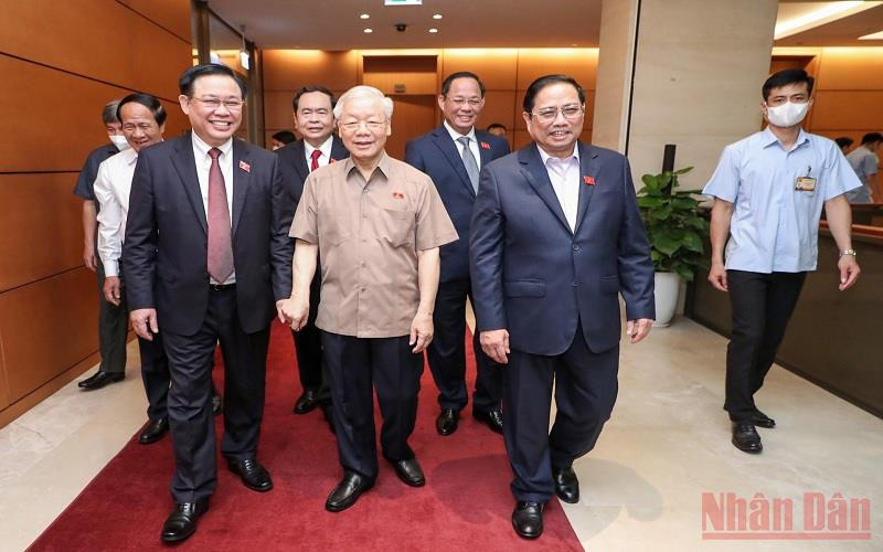 Tổng Bí thư Nguyễn Phú Trọng, Thủ tướng Phạm Minh Chính, Chủ tịch Quốc hội Vương Đình Huệ cùng các đồng chí lãnh đạo Đảng, Nhà nước dự phiên họp.