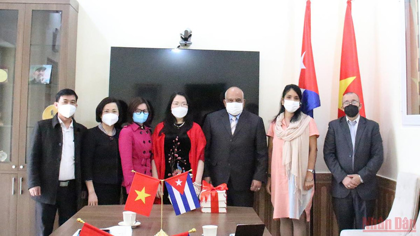 Các đại biểu chụp ảnh lưu niệm sau buổi làm việc.