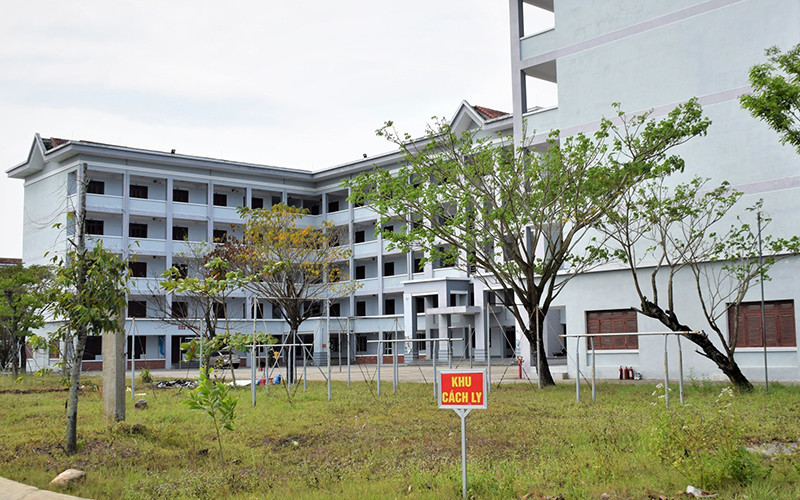 Trường Trung cấp Cảnh sát nhân dân V với sức chứa 300 người.