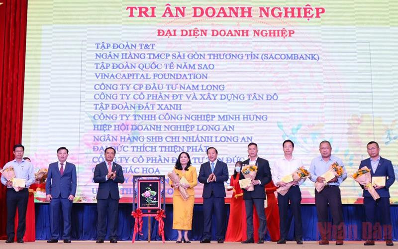 Lãnh đạo tỉnh Long An tri ân các doanh nghiệp, các tổ chức, cá nhân hỗ trợ, góp sức cùng tỉnh vượt qua đại dịch Covid-19.
