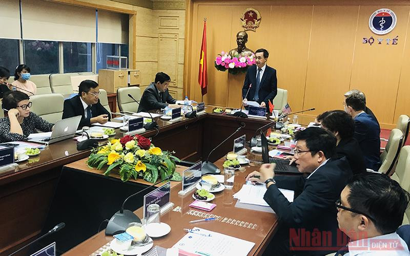 Thứ trưởng Y tế Trần Văn Thuấn phát biểu khai mạc.