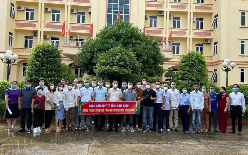 Đoàn cán bộ y tế tỉnh Nam Định lên đường hỗ trợ TP Hồ Chí Minh chống dịch sáng 9/9.