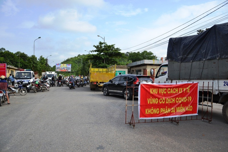 Lập chốt kiểm dịch ra, vào Cửa khẩu Kim Thành để phòng, chống Covid-19.