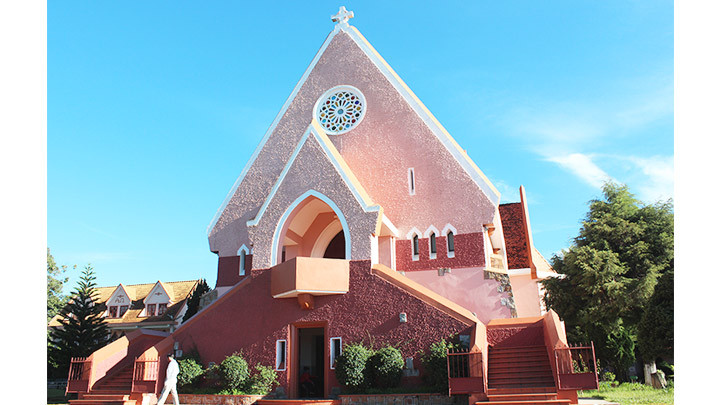 Thăm nhà thờ Domaine de Mare