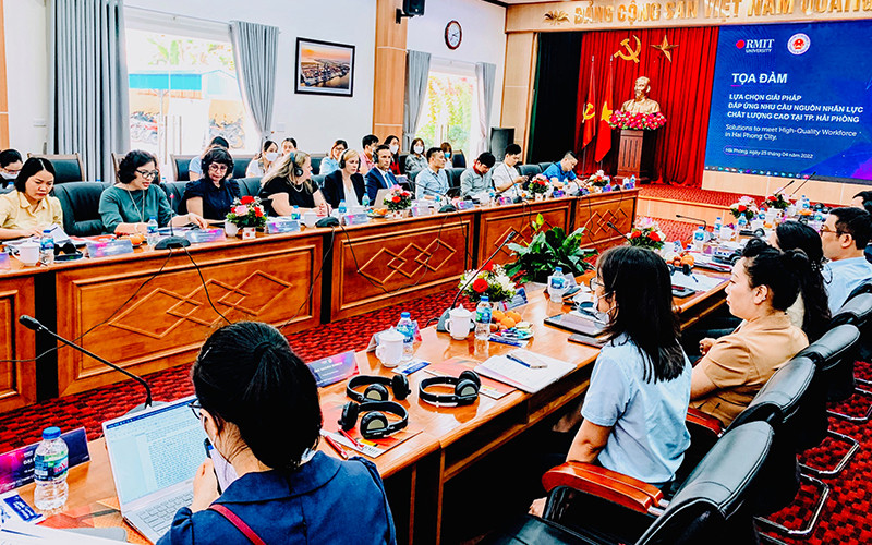Quang cảnh tọa đàm “Lựa chọn giải pháp đáp ứng nhu cầu nguồn nhân lực chất lượng cao tại thành phố Hải Phòng” tổ chức chiều 25/4.